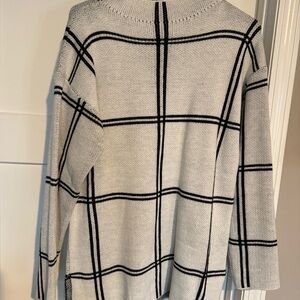 Women's Black and White Sweater